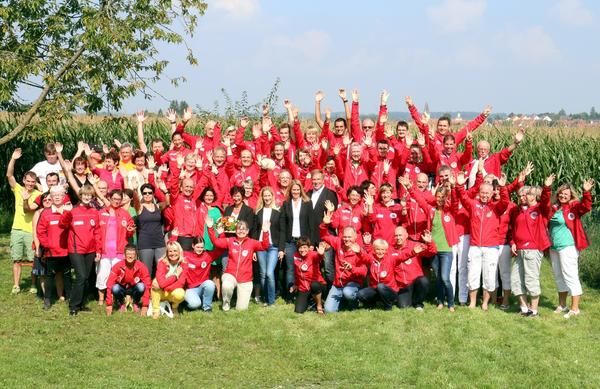 Erinnerungsfoto mit der Familie Necker als Kooperationspartner